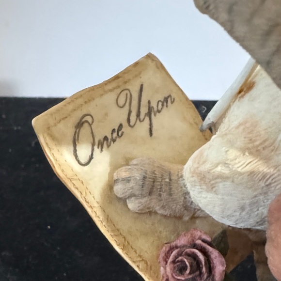 Country Artists Love Story" figurine, a realistic kitten with a feather - Picture 3 of 11